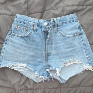 LEVI’s 501 DENIM SHORTS - Size 25